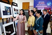 Открытие фотовыставки «Отечество на берегу волн» в Лаосе