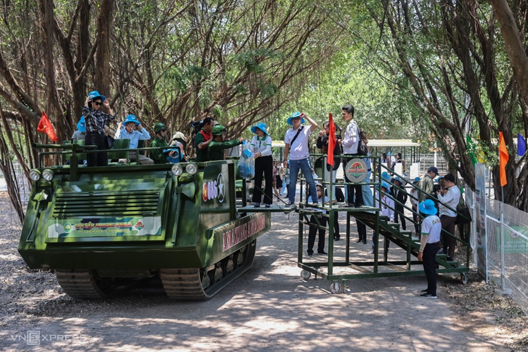 Прогулка на танке по парку-обладателю 6 рекордов Вьетнама