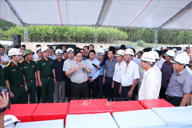 Премьер-министр Необходимо стремиться завершить строительство высокоскоростной автомагистрали от города Хошимина до провинции Куангнгай в 2025 году