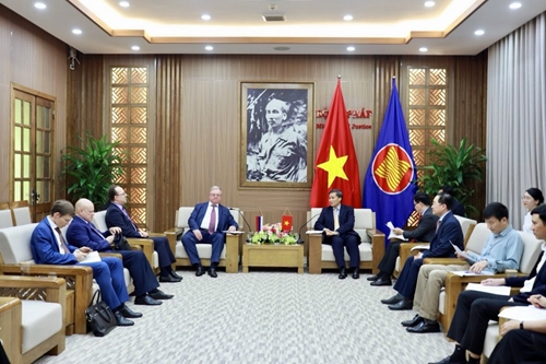 Дальнейшее развитие отношений в сферах законодательства и правосудья между Социалистической Республикой Вьетнам и Российской Федерацией
