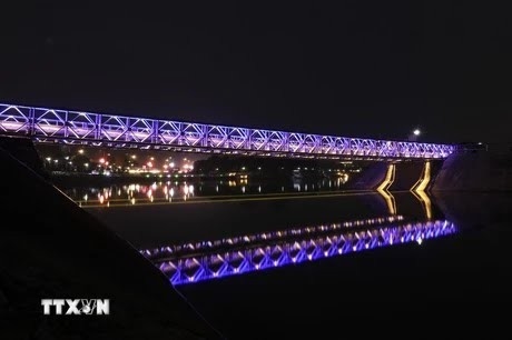 Передача вьетнамской стороне спонсируемой Францией системы освещения моста Мыонгтхань