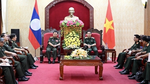 Генерал армии Фан Ван Жанг принял Вице-премьера, Министра обороны Лаоса