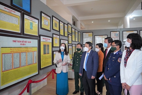 Exposición sobre Hoang Sa, Truong Sa llega al distrito montañoso de Quang Tri
