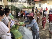 Vietnamitas en Camboya donan en ayuda a los connacionales más desfavorecidos
