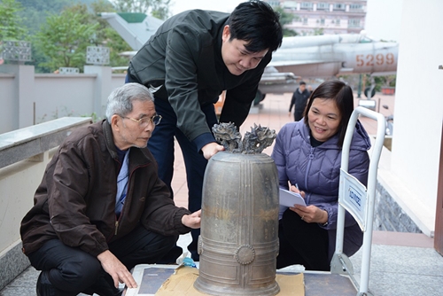 Descubierta una antigua campana de bronce en la ciudad de Yen Bai