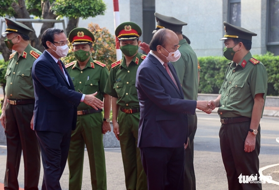 El presidente vietnamita verifica la seguridad en Ciudad Ho Chi Minh antes del Tet