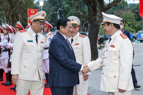 Primer ministro La policía provincial de Thanh Hoa debe participar activamente en la lucha contra la pandemia