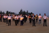 Ceremonia para conmemorar a los mártires de la batalla de Gac Ma