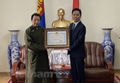 El Presidente de la Asociación Mongolia-Vietnam condecorado con la Medalla de la Amistad