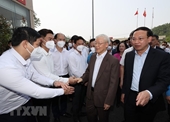 El secretario general Nguyen Phu Trong visita la sociedad anónima de carbón Vang Danh