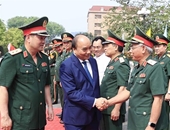 Visita de trabajo del presidente Phuc a la Región Militar 1