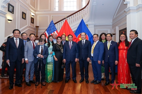 El primer ministro se reúne con funcionarios de la embajada y comunidad vietnamita en Estados Unidos