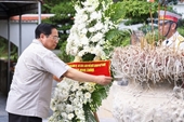 Primer ministro Pham Minh Chinh rinde homenaje a mártires heroicos en la provincia de Ha Tinh