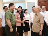 El máximo líder del PCV mantiene encuentros con electores de Hanói