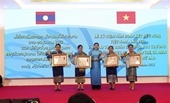 Colectivos e individuos de la Unión de Mujeres de Laos premiados con órdenes y medallas de Vietnam