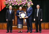 La vicepresidenta de la Asamblea Nacional de Laos visita la provincia de Hoa Binh