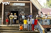 Enseñar a tocar gongs, una manera para preservar el legado musical en Dak Lak