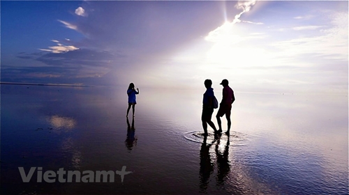 Cazar el amanecer en el mar infinito en Thai Binh