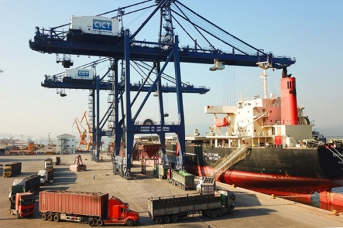 Puertos marítimos vietnamitas entre los más activos en el mundo
