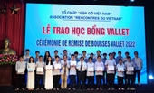 Más de 120 estudiantes reciben becas Vallet en la provincia central de Nghe An