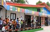 Vietnam inaugura primera escuela totalmente hecha de plásticos reciclados