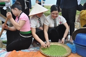 Yen Bai El Festival del “Com Tu Le” atrae a un gran número de visitantes
