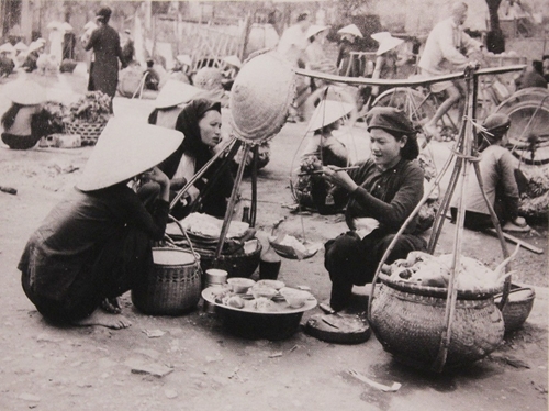 Una exposición muestra a los vendedores ambulantes en Hanói de hace 100 años