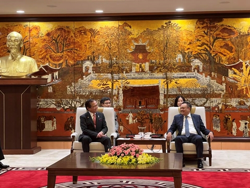 El gobernador de Kanagawa elogia la relación con Hanói