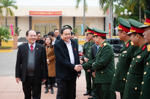 Vicepresidente permanente de la Asamblea Nacional Tran Thanh Man visita a la provincia de Bac Giang