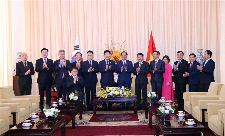 Ciudad Ho Chi Minh da la bienvenida al presidente del parlamento surcoreano para visitar Vietnam