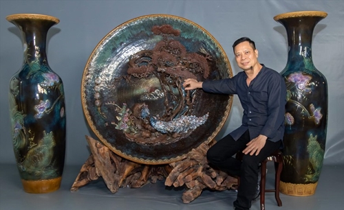 Ceramista vietnamita y dos récords mundiales Guinness