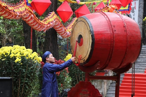 Festival del Templo Huyen Tran: Agradecimiento a los ancestros con meritorios servicios al país