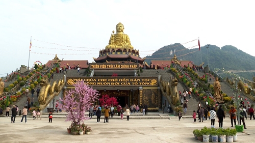 Turismo espiritual atrae a miles de visitantes a provincia vietnamita de Tuyen Quang