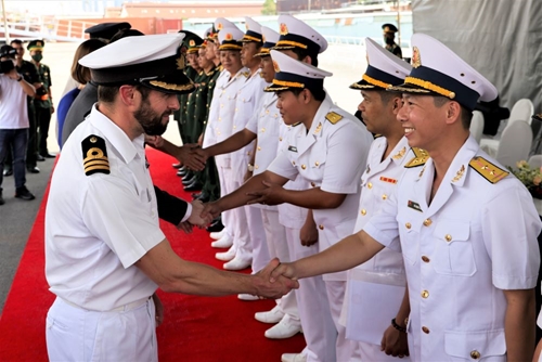Buque de la Armada Real del Reino Unido concluye visita de buena voluntad a Vietnam