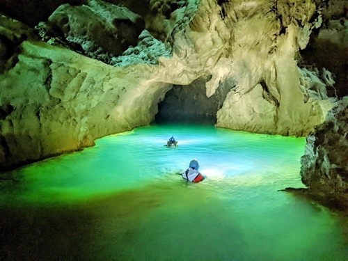 Hermoso sistema de cuevas de más de 3 km de largo en Quang Binh 