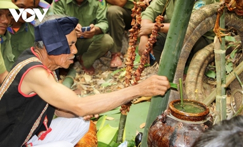 Promesa de proteger el bosque en el ritual tradicional del grupo étnico Jrai