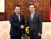 El presidente Vo Van Thuong se reúne con nuevos embajadores extranjeros en Vietnam