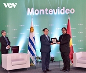 Presidente parlamentario de Vietnam se reúne con líderes de la capital de Uruguay