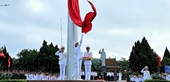 Ceremonia de izamiento de bandera en conmemoración de la visita del presidente Ho Chi Minh a Co To