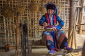 El tejido tradicional hmong convierte el lino en tela