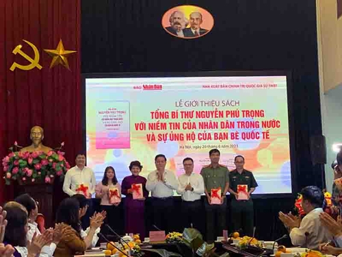 Presentado un nuevo libro sobre el Secretario General del Partido Comunista de Vietnam, Nguyen Phu Trong