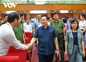 El Presidente de la Asamblea Nacional se reúne con electores de la ciudad portuaria de Hai Phong