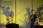 Artista de Hanói transforma basura en esculturas de sombras