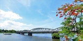 Ciudad de Hue bajo los bellos colores del verano