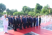 Líderes de Vietnam rinden tributo a héroes fallecidos por la independencia de la patria