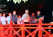 El primer ministro de Singapur disfruta de Hanói y de la comida local