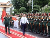 El presidente Vo Van Thuong visita el 15 º Cuerpo de Ejército en Gia Lai