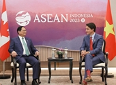 El primier ministro Pham Minh Chinh se reúne con el primer ministro canadiense Justin Trudeau