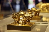 Exhiben objetos preciosos de emperador Khai Dinh, dinastía Nguyen