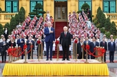 El presidente de Estados Unidos inicia su visita oficial a Vietnam